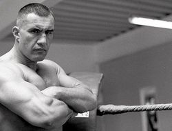 фото - Вячеслав Дацик в нокауте — Жером ле Баннер уложил «Рыжего Тарзана» ударом в печень