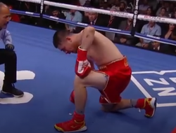 фото - Битва не-легенд: Моралес нокаутировал Де Ла Хойю — видео