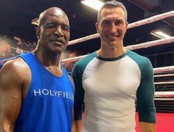 фото - Холифилд заменит Де Ла Хойю, шоу придётся «перевезти» — CSAC лютует