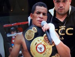 фото - Рекорд Муангсурина−Ломаченко устоял: Карлос Канисалес побил Люй Биня