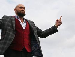 фото - Тайсон Фьюри напомнил Уайлдеру, что его вырубил «мелкий и пузатый русский» — видео