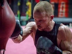 фото - Карл Фрэмптон выглядит неуклюжим и пухлым: претендент Джексон «набросил» перед боем