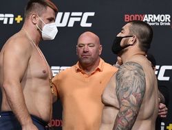 фото - Лучшие моменты боя Александр Романов — Роке Мартинес