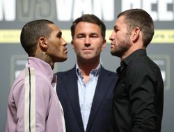 фото - Взвешивание Конора Бенна и Криса ван Хердена: результаты и видео