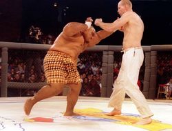 фото - 28 лет назад. Видео первого боя в истории UFC: сумо против савата