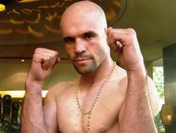 фото - Брат «Канело» Альвареса завоевал чемпионский пояс WBA