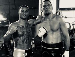 фото - Бивол рассказал о задаче, Беллью затерзали допинг-проверками, небезопасное селфи с Тайсоном — соцсети