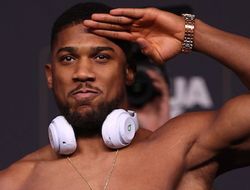 фото - Энтони Джошуа готовится к реваншу с Усиком в Дубае с американским тренером: видео