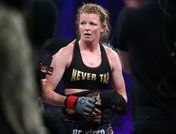 фото - Invicta: Яна Куницкая не смогла отобрать титул у Тони Эвинджер