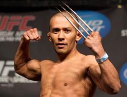 фото - (ММА) UFC 154: Азамат Гашимов проиграл Ивану Менживару, сломав руку