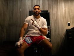 фото - В одну калитку: Моррель замесил Хендерсона и защитил титул