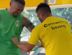 фото - «Мне тоже больно!» Усик и Митрофанов отдубасили друг друга по корпусу — видео