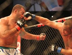 фото - UFC Fight Night 39: Дэн Хендерсон вновь победил Маурисио Руа