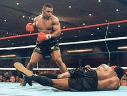 фото - Фрэнк Уоррен высмеял болельщиков: Камбэк Майка Тайсона? Серьёзно? В 53 года?