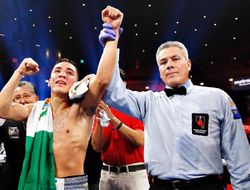 фото - Чемпион Оскар Вальдес защитил титул в бою с Джейсоном Санчесом