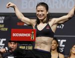UFC 281. Вэйли Чжан вернула титул, не оставив шансов Эспарсе