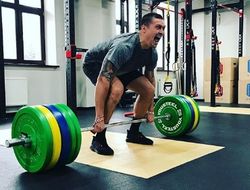 фото - Усик наращивает массу, Жустино с Нурмагомедовым, Макгрегор борется — соцсети