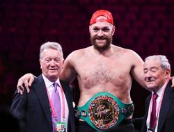 фото - Бой Усик-Фьюри может состояться ближе к концу года? Отвечает Уоррен