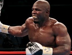 фото - Карлос Такам жутко «выключил» возрастного поляка Марцина Рековски