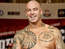 фото - Лукас Браун нокаутировал здоровенного джорнимена