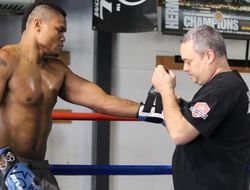 фото - Не ожидал, что Альварес забьёт Сергея Ковалёва так быстро — тренер победителя