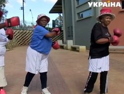 фото - Бокс побеждает вязание: в ЮАР популяризуют тренировки для бабушек — видео