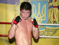 фото - Евгений Хитров остановил Хорхе Мелендеса