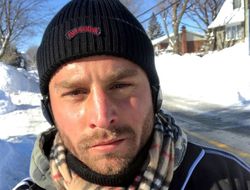 фото - Кадр дня: Давид Лемьё приехал с отдыха в тропиках и зарылся в снег