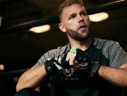 фото - Макгрегор должен соглашаться на бой с ютубером Полом, он его легко изобьёт — чемпион мира Сондерс