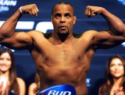 фото - UFC 192: Кормье отстоял титул в кровавой «войне» с Густафссоном