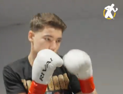 фото - Проспект Де Ла Хойи впервые выступил в мэйн ивенте