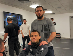 фото - Махачев решил потроллить Двалишвили после вчерашнего заявления чемпиона