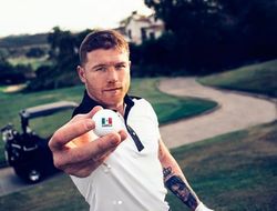 фото - Ломаченко и Усик с мерилом интимных подробностей, Канело с именными шарами, Ковалёв показал Челябинск — соцсети 