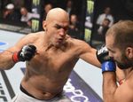 UFC: Джуниор дос Сантос вернулся, «засушив» Благоя Иванова