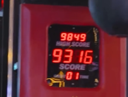 фото - Это шок! Холлоуэй и Корейский Зомби состязались на силомере — внезапный результат: видео