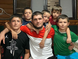 фото - Волков благодарит за поддержку, Хабиб с племянниками, звёзды бокса поздравляют отцов — соцсети 