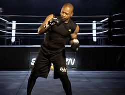 фото - Рой Джонс демонстрирует фантастическую скорость в 51 год — видео