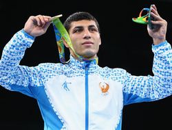 фото - Чемпион Рио-2016 узбек Зоиров в составе десанта из Азии переходит в профи