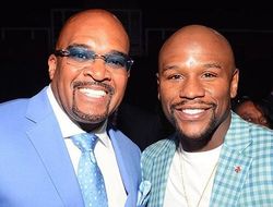 фото - У Мэйуэзера обиделись на Ломаченко: меряются, у кого больше... достижений