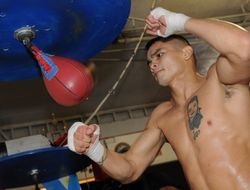 фото - Видео: Маркос Майдана готовится к бою с Эдриеном Броунером