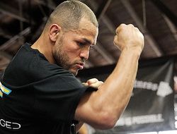 фото - Майк Альварадо жёстко нокаутировал Сиднея Сикейру: видео нокаута