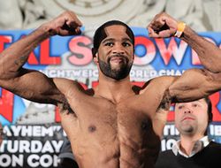 фото - Ламонт Питерсон отстоял титул, одолев Дьерри Жана