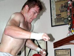 фото - Сауль Альварес хочет драться с Мигелем Котто или Джеймсом Кирклэндом