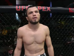фото - Нурмагомедов разгромил Алмахана на UFC Fight Night 238