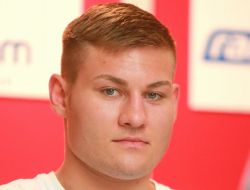 фото - В драке молодых супертяжей Том Шварц забил Илью Мезенцева