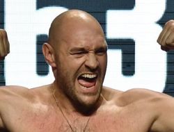 фото - Правой или левой? Тайсон Фьюри обещает побить Усика одной рукой