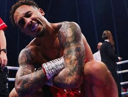 фото - Уиттакер и сын Варгаса отбоксируют в шоу Эннис – Зайас