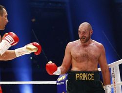 фото - Фьюри: «Усик? Мне не привыкать отнимать пояса у бомжар из Украины»