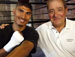 фото - Арум не верит в Майки Гарсию: уступит Спенсу и не сможет спуститься к Ломаченко