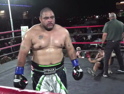 фото - 90 лет на двоих: супертяж Эскалера стал «чемпионом мира». Его сравнивают с Тайсоном